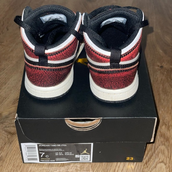 Nike Air Jordan 1 Mid Black / Infared / White Size 7C - Picture 5 of 7